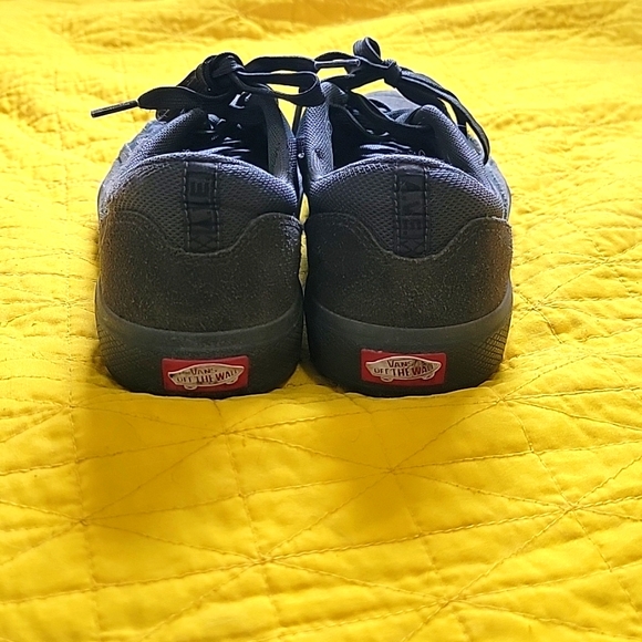 Vans A.V.E. men's 8.5 shoe. Green. - Picture 4 of 6